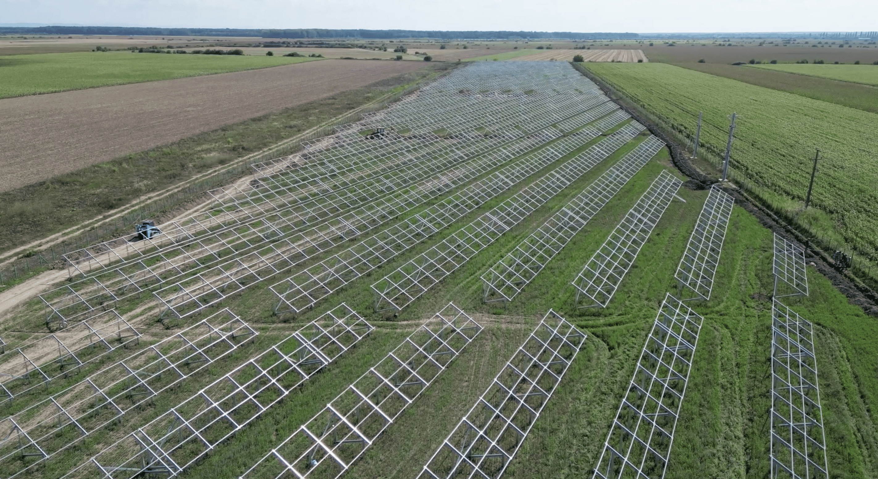 <strong>Structuri metalice pentru parcuri fotovoltaice: </strong>amprenta Proinvest Group în era energiei verzi